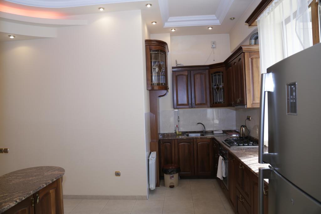 Vip Apartment Next To Republic Square Yerevan Exterior photo